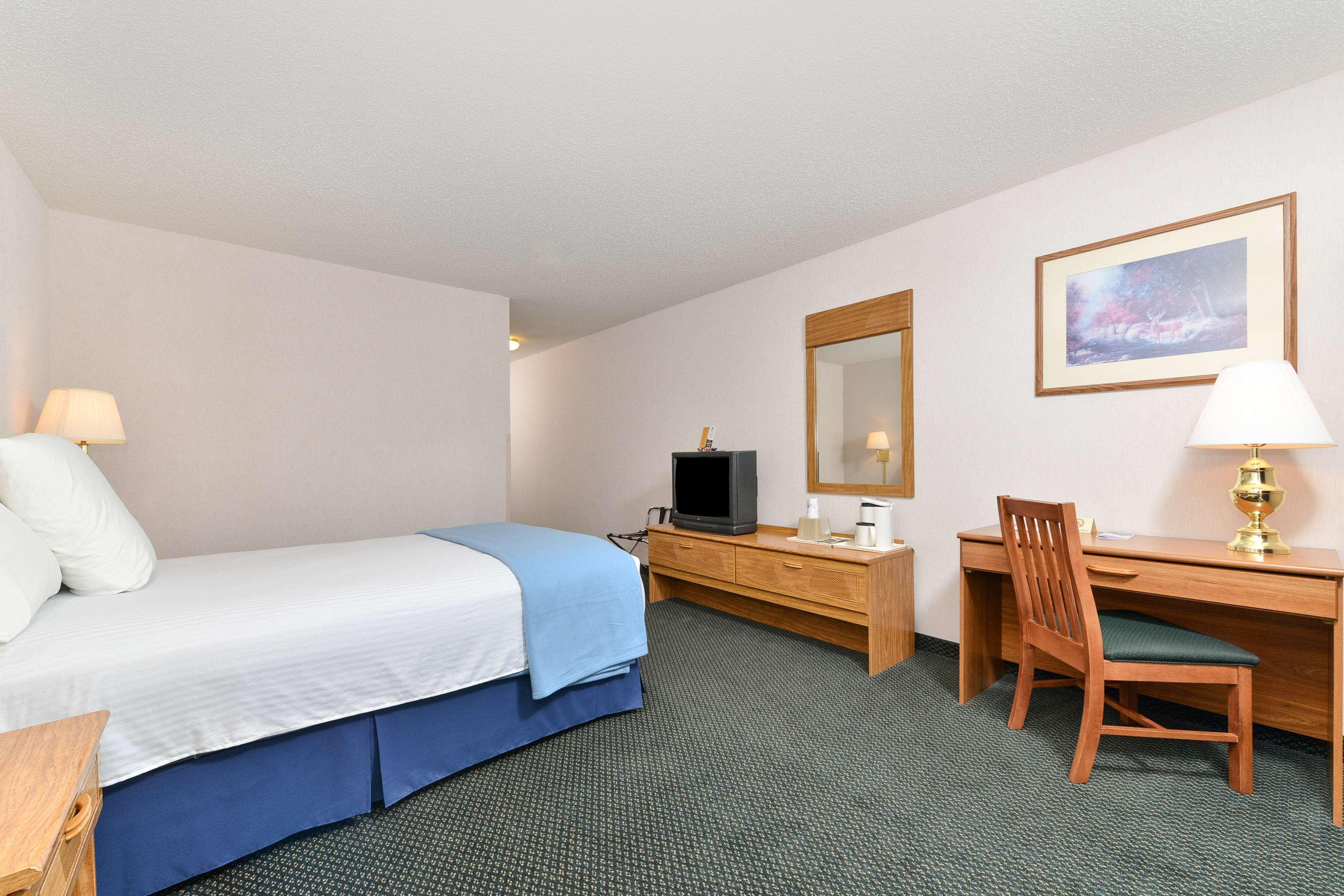 Americas Best Value Inn & Suites - Tahquamenon Country Newberry Exterior foto